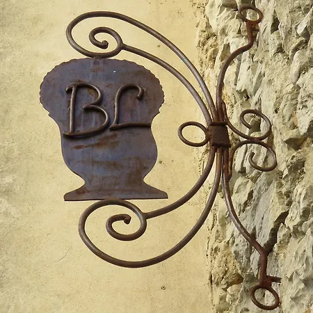 Les Buis De Lussan Bed & Breakfast 3*