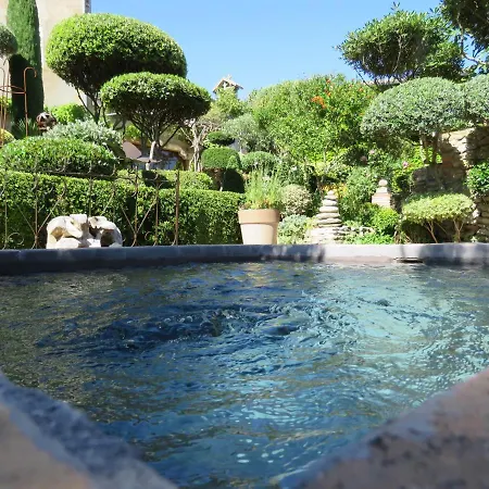 Les Buis De Lussan Bed & Breakfast